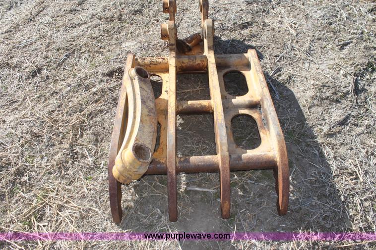 image for item F3390 1984 Caterpillar 225 LC excavator