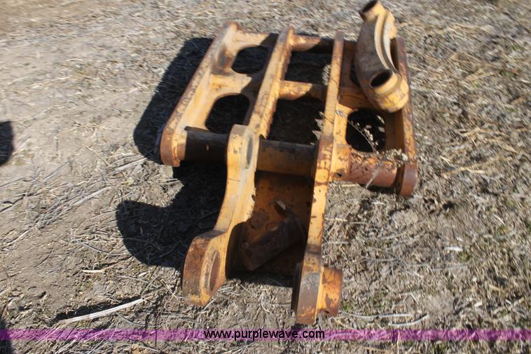 image for item F3390 1984 Caterpillar 225 LC excavator