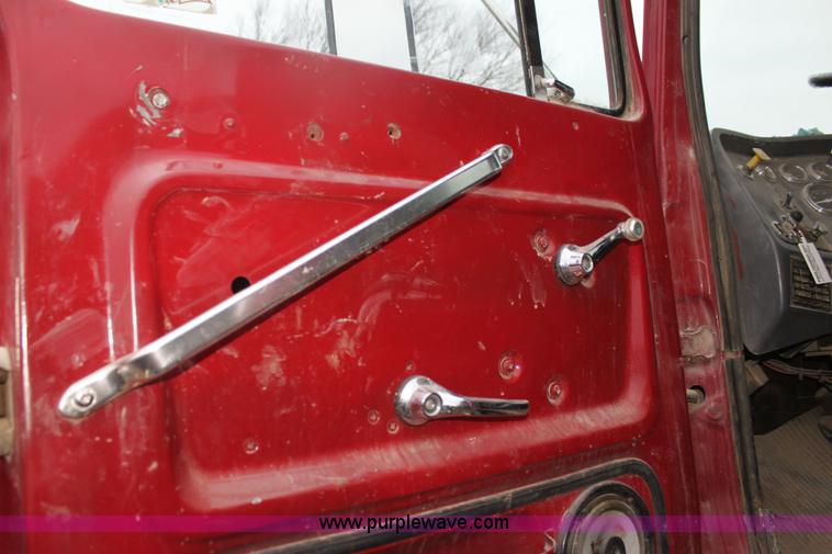 image for item F3401 1989 Ford LT8000 water truck