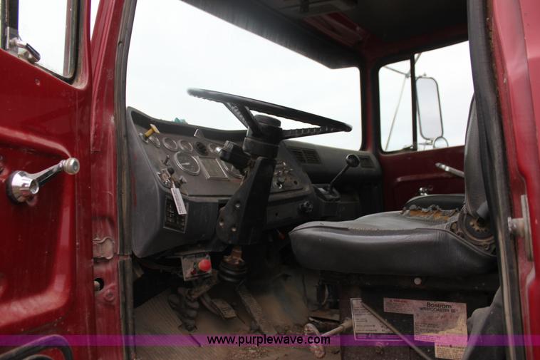 image for item F3401 1989 Ford LT8000 water truck