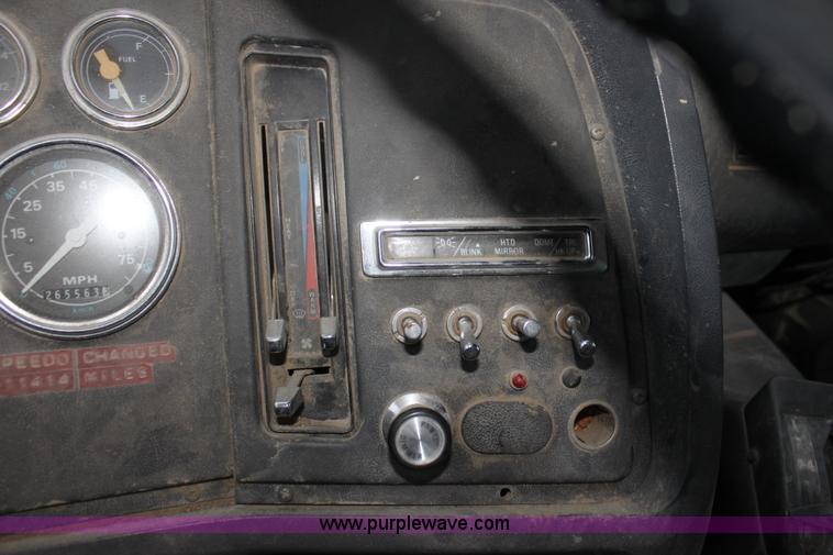 image for item F3401 1989 Ford LT8000 water truck