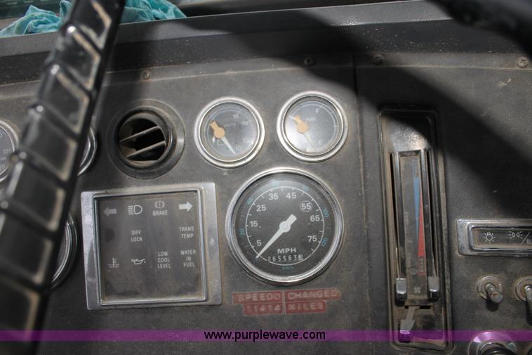 image for item F3401 1989 Ford LT8000 water truck
