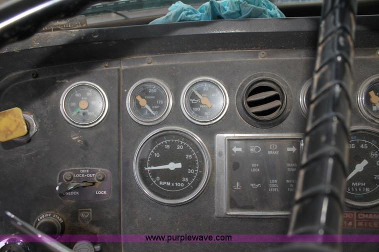 image for item F3401 1989 Ford LT8000 water truck