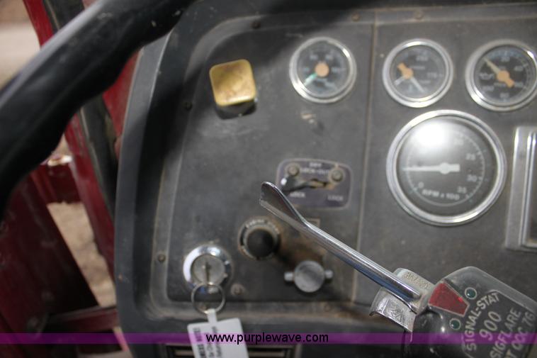 image for item F3401 1989 Ford LT8000 water truck