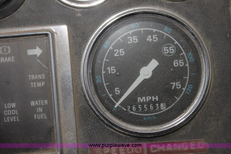 image for item F3401 1989 Ford LT8000 water truck