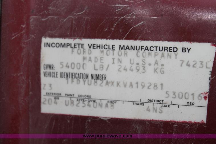 image for item F3401 1989 Ford LT8000 water truck