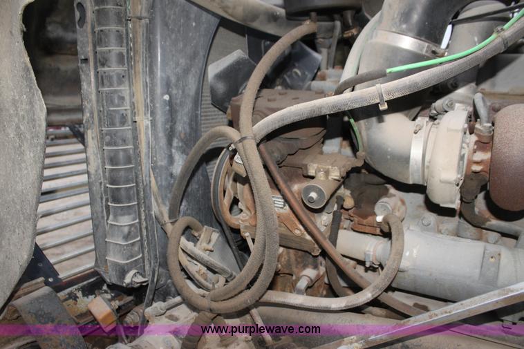 image for item F3401 1989 Ford LT8000 water truck