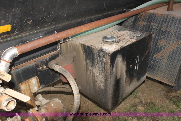 image for item F3401 1989 Ford LT8000 water truck