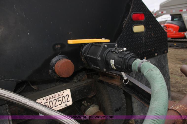 image for item F3401 1989 Ford LT8000 water truck