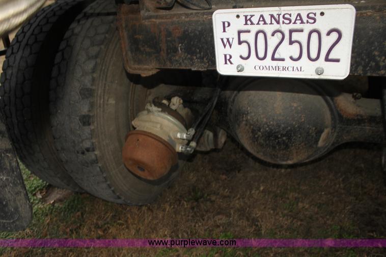 image for item F3401 1989 Ford LT8000 water truck