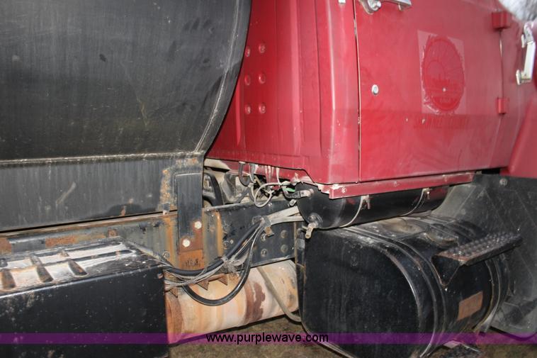 image for item F3401 1989 Ford LT8000 water truck