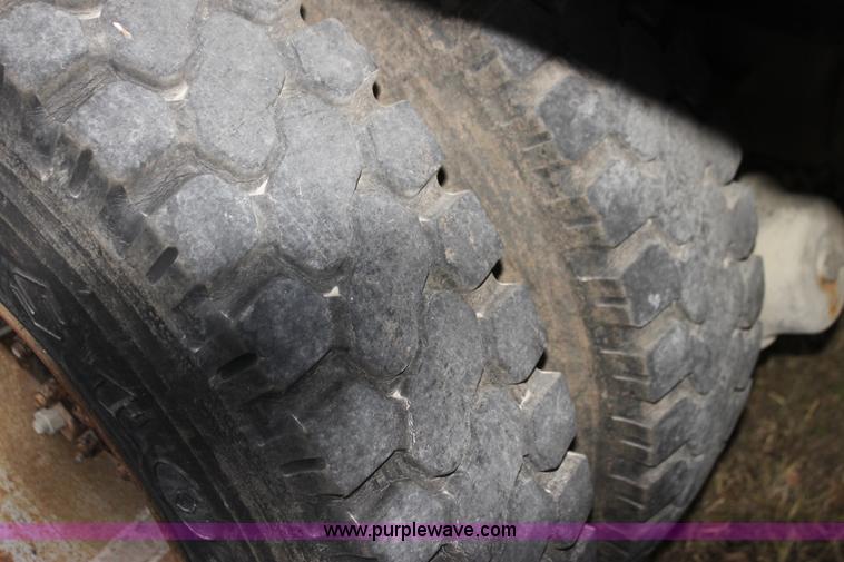 image for item F3401 1989 Ford LT8000 water truck