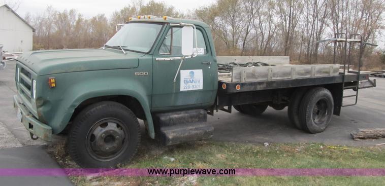 image for item F8893 1977 Dodge 500 flatbed truck