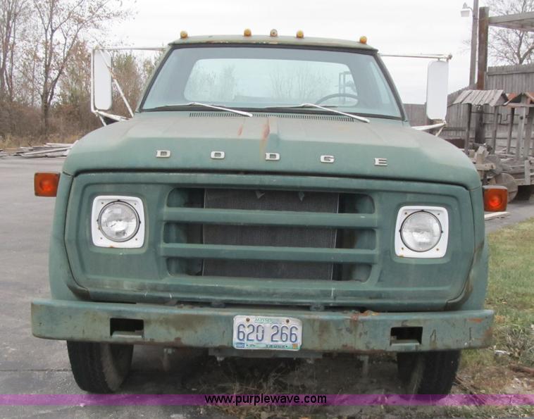 image for item F8893 1977 Dodge 500 flatbed truck