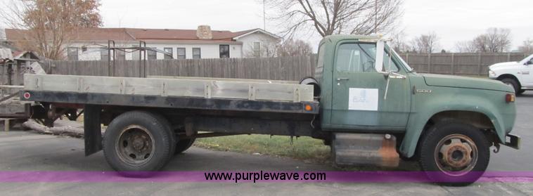 image for item F8893 1977 Dodge 500 flatbed truck