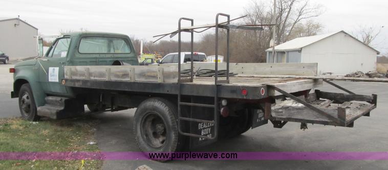 image for item F8893 1977 Dodge 500 flatbed truck