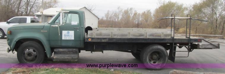 image for item F8893 1977 Dodge 500 flatbed truck