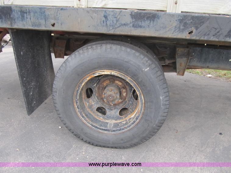 image for item F8893 1977 Dodge 500 flatbed truck