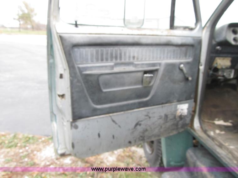 image for item F8893 1977 Dodge 500 flatbed truck