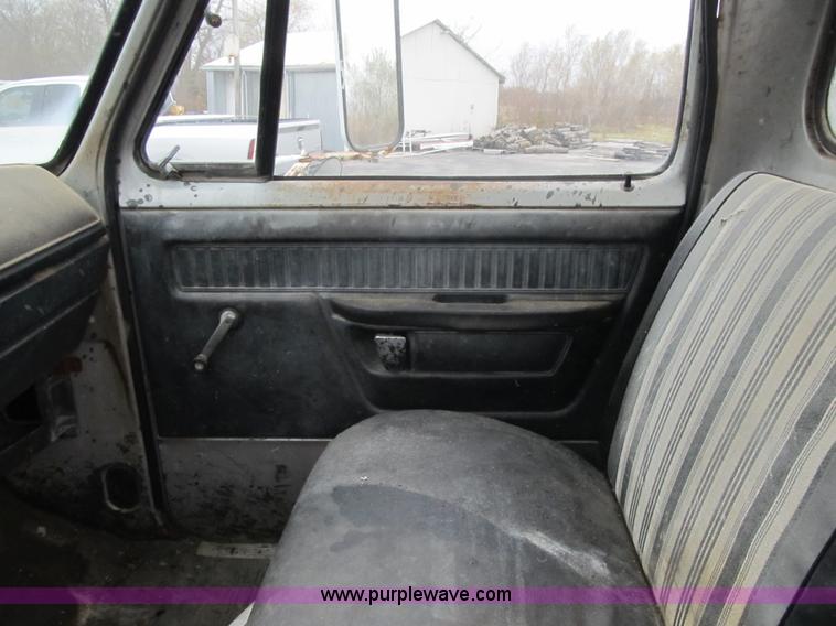 image for item F8893 1977 Dodge 500 flatbed truck