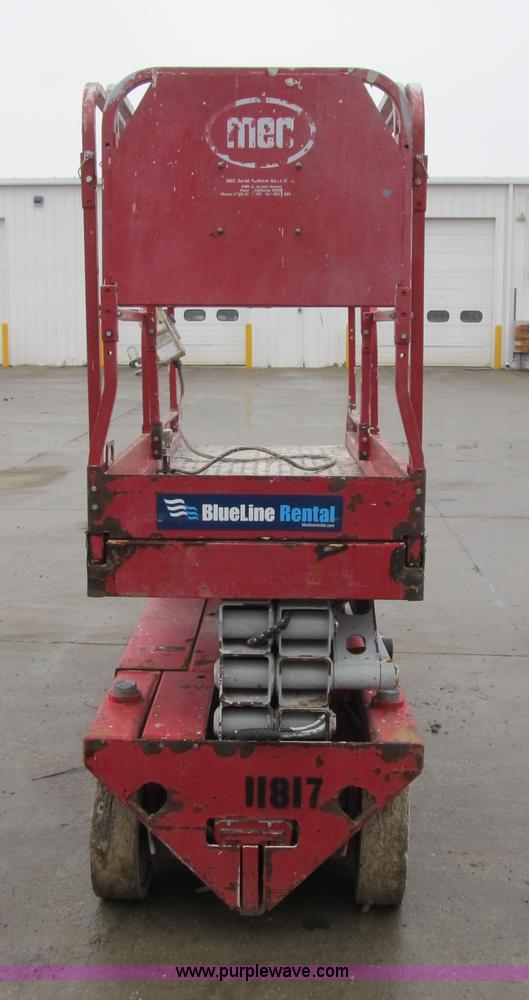 image for item F8909 2006 Mec 2633ES electric scissor lift