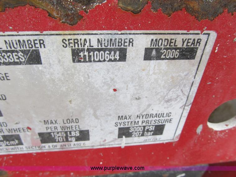 image for item F8909 2006 Mec 2633ES electric scissor lift