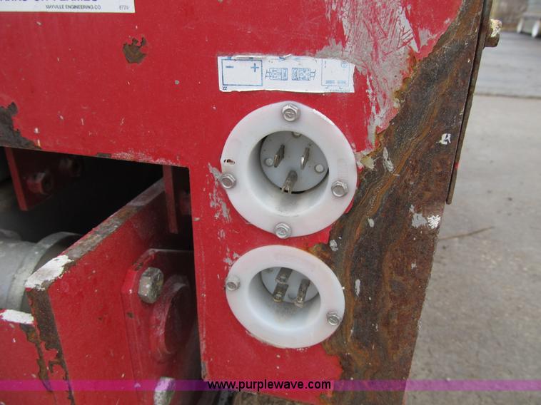 image for item F8909 2006 Mec 2633ES electric scissor lift