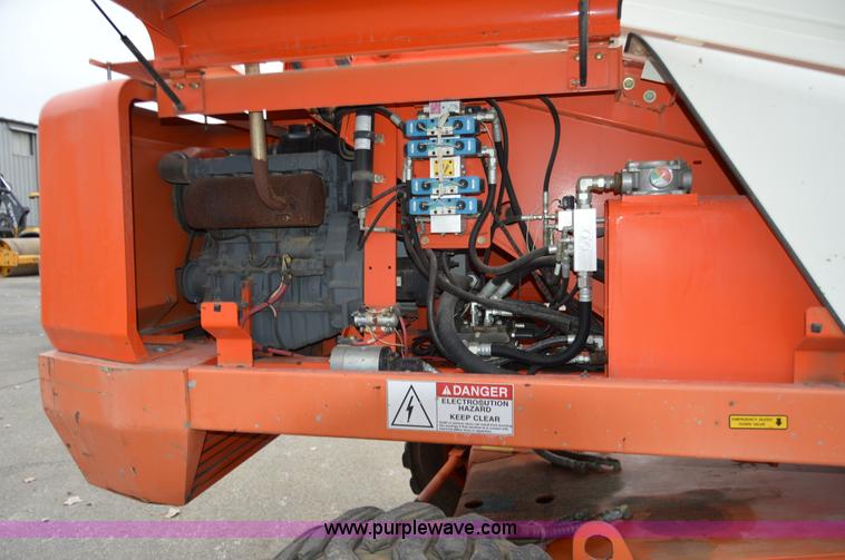 image for item F8914 2007 Snorkel TB60 boom lift