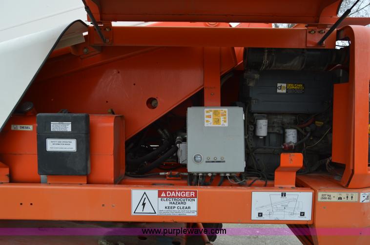 image for item F8914 2007 Snorkel TB60 boom lift