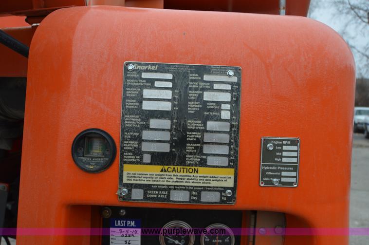 image for item F8914 2007 Snorkel TB60 boom lift
