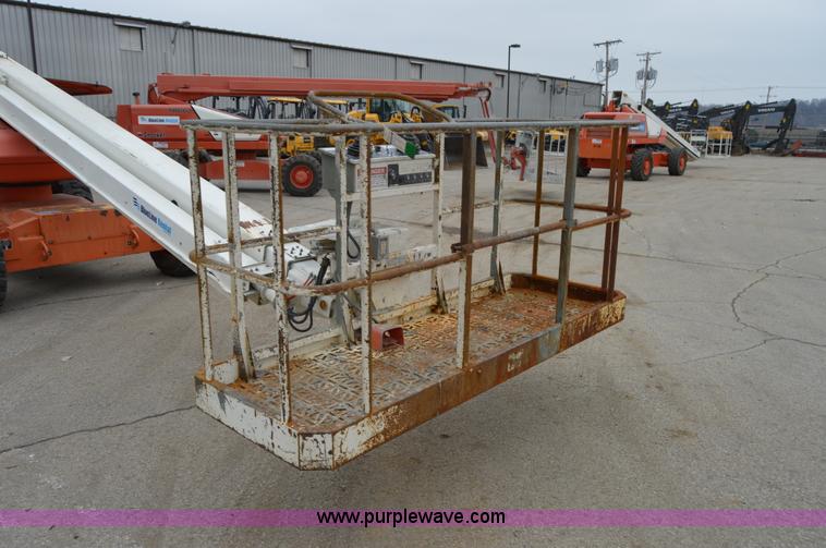 image for item F8914 2007 Snorkel TB60 boom lift