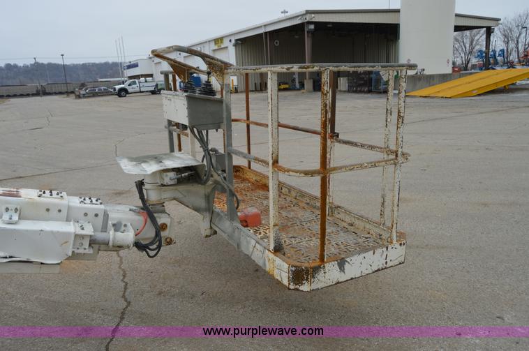image for item F8914 2007 Snorkel TB60 boom lift