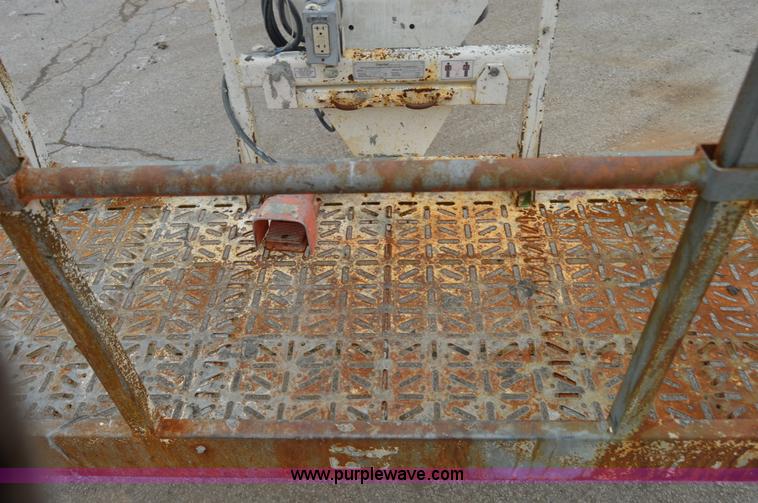 image for item F8914 2007 Snorkel TB60 boom lift