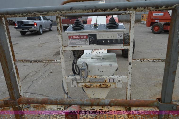 image for item F8914 2007 Snorkel TB60 boom lift