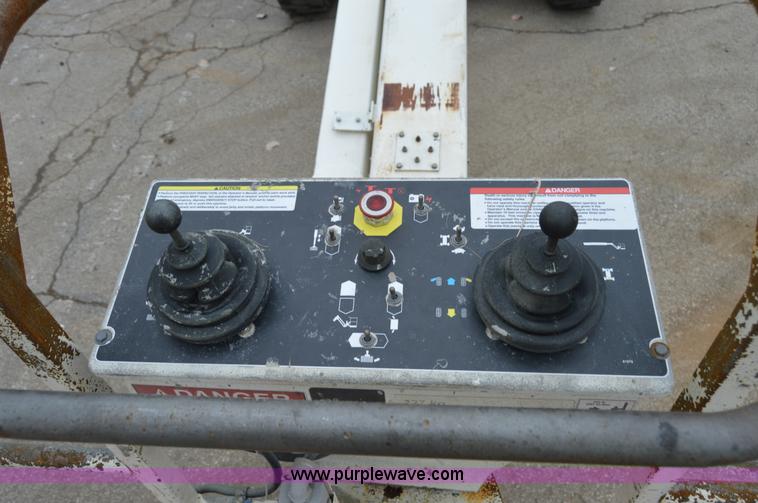 image for item F8914 2007 Snorkel TB60 boom lift