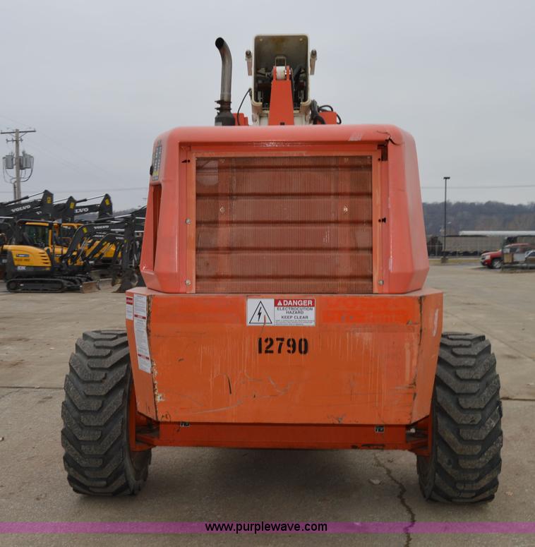 image for item F8916 2007 Snorkel TB80 boom lift