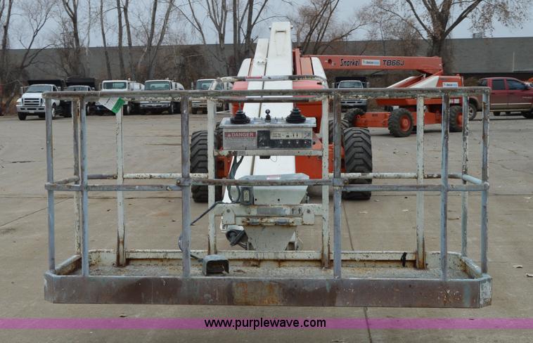 image for item F8916 2007 Snorkel TB80 boom lift