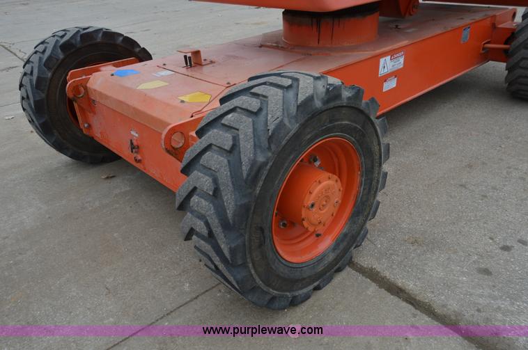 image for item F8916 2007 Snorkel TB80 boom lift