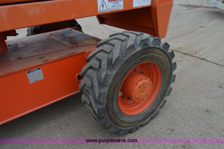 image for item F8916 2007 Snorkel TB80 boom lift