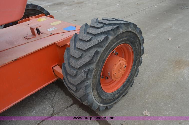 image for item F8916 2007 Snorkel TB80 boom lift