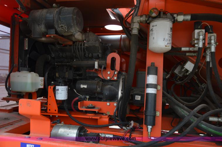 image for item F8916 2007 Snorkel TB80 boom lift