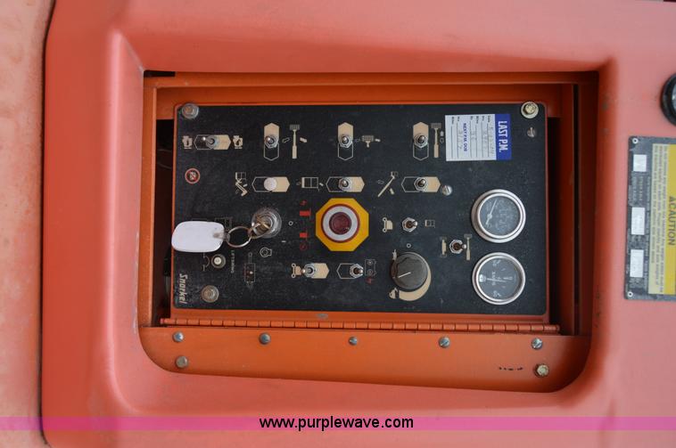 image for item F8916 2007 Snorkel TB80 boom lift