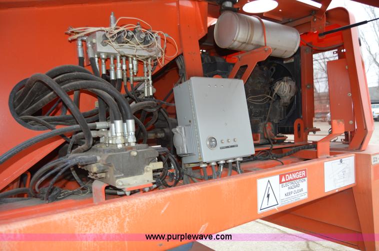 image for item F8916 2007 Snorkel TB80 boom lift