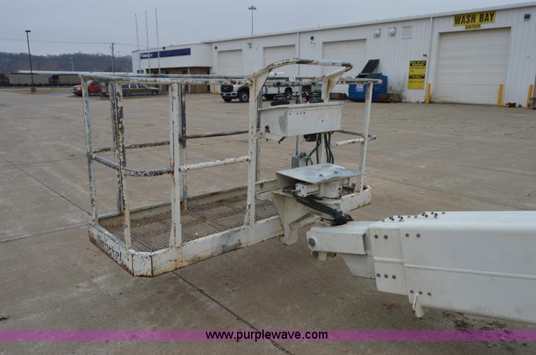 image for item F8916 2007 Snorkel TB80 boom lift