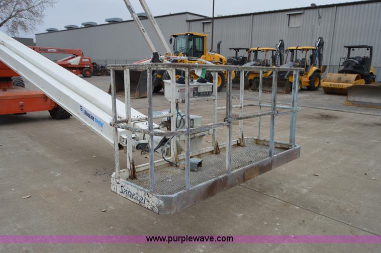 image for item F8916 2007 Snorkel TB80 boom lift