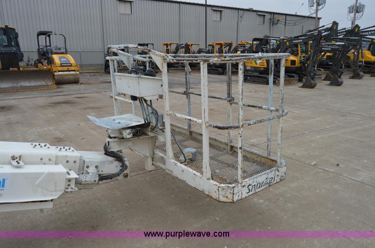 image for item F8916 2007 Snorkel TB80 boom lift