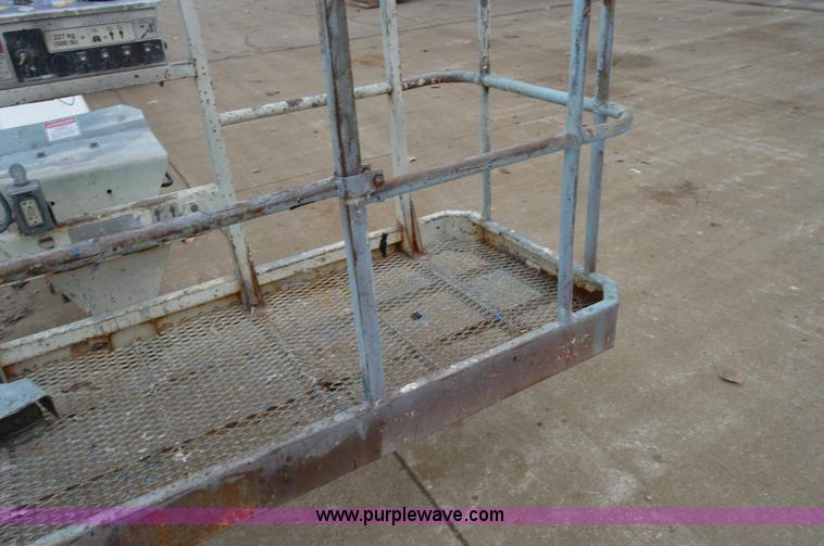 image for item F8916 2007 Snorkel TB80 boom lift