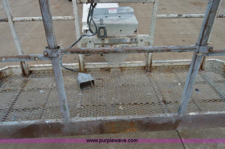 image for item F8916 2007 Snorkel TB80 boom lift