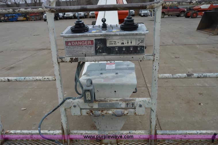 image for item F8916 2007 Snorkel TB80 boom lift