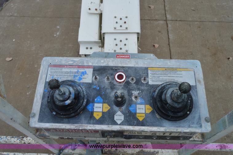 image for item F8916 2007 Snorkel TB80 boom lift